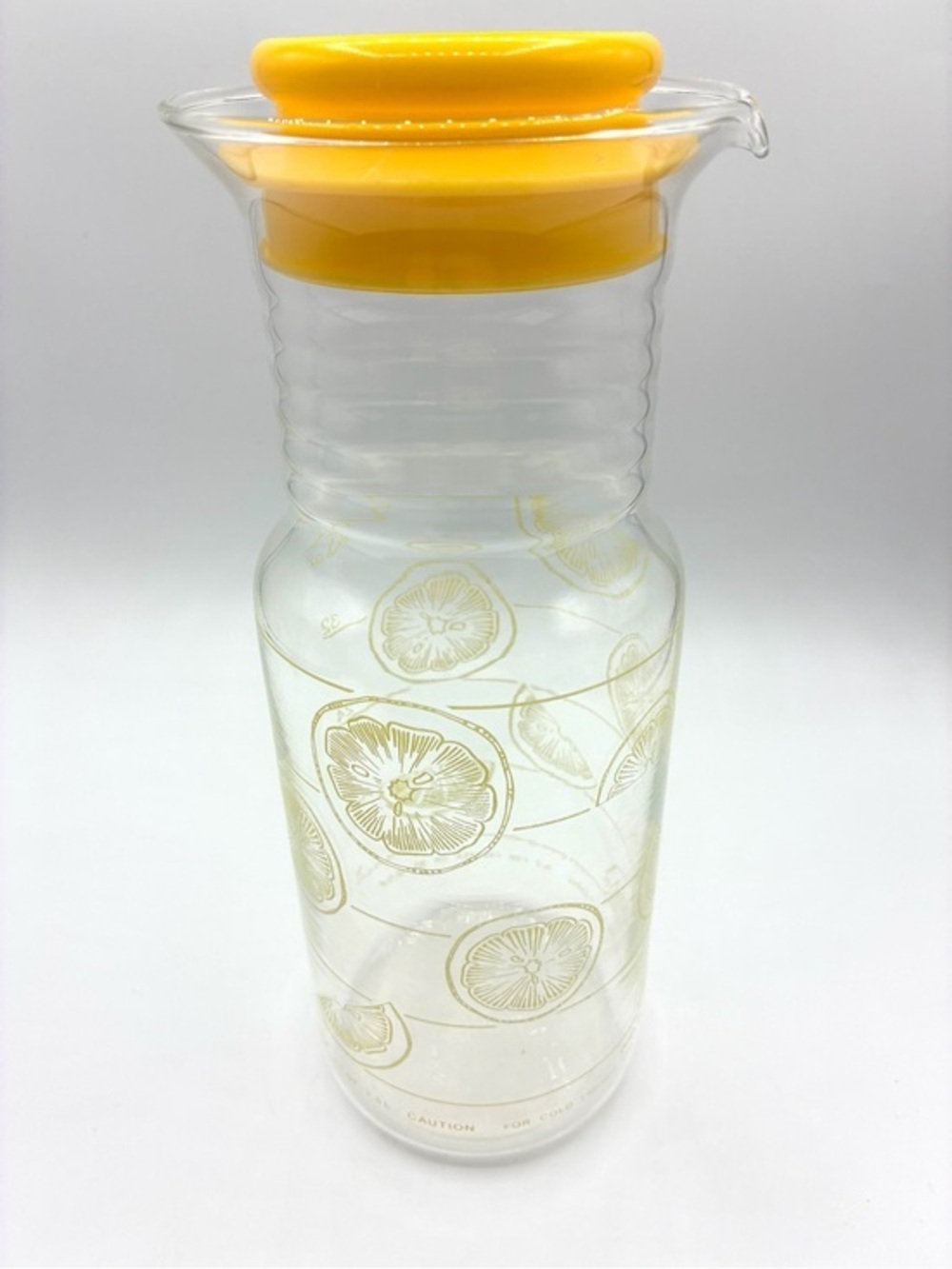 Vintage 70s Pyrex 40 Oz Lemon Citrus Glass Carafe Pitcher Yellow Lid USA